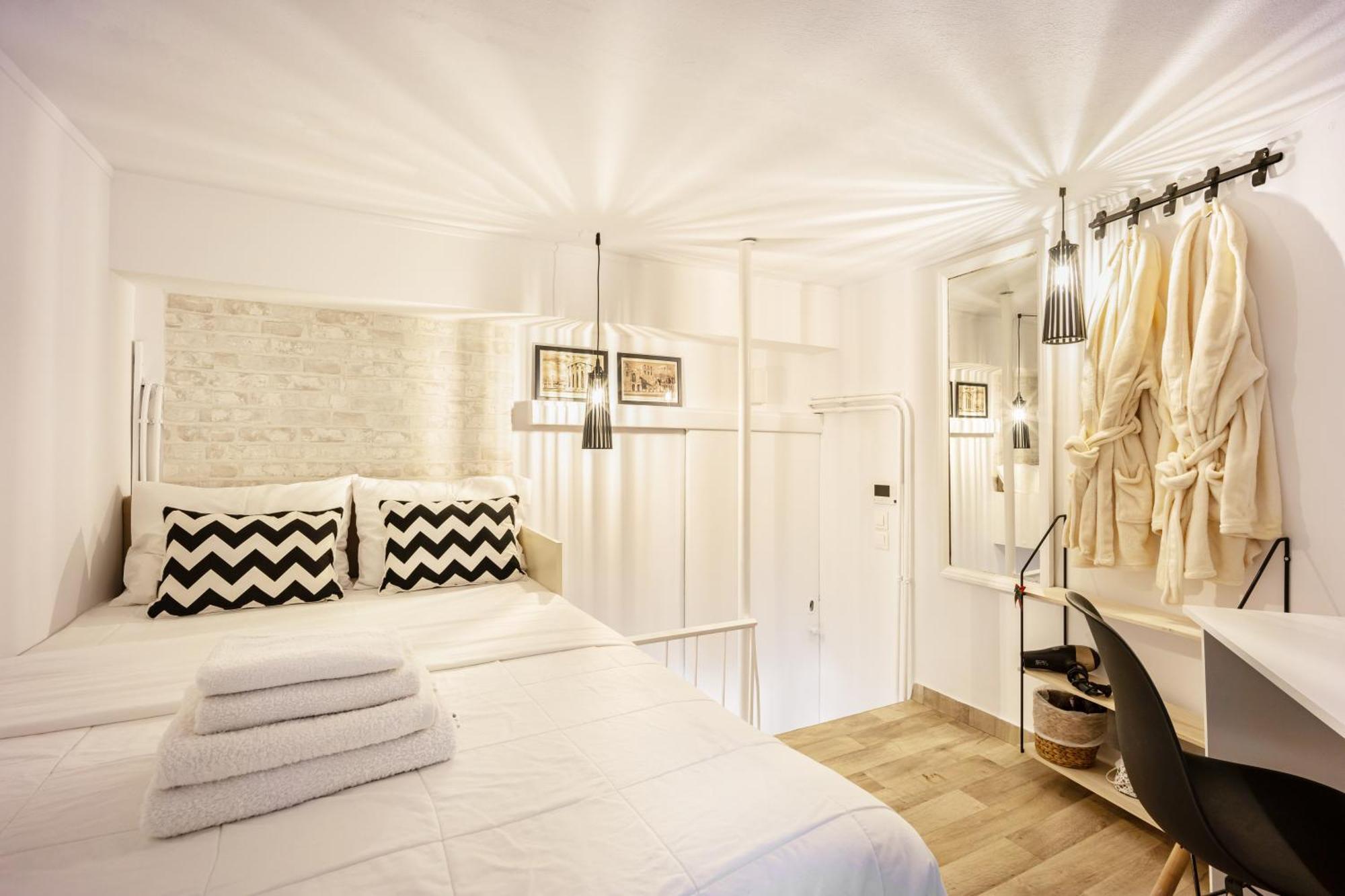 Acropolis Elegant Maisonette By Lodgespot Athena Bagian luar foto